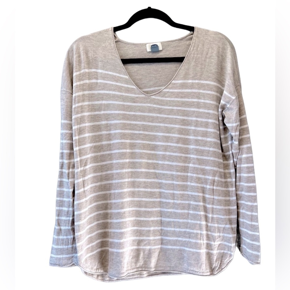 Old Navy Women's V-neck Sweater Medium